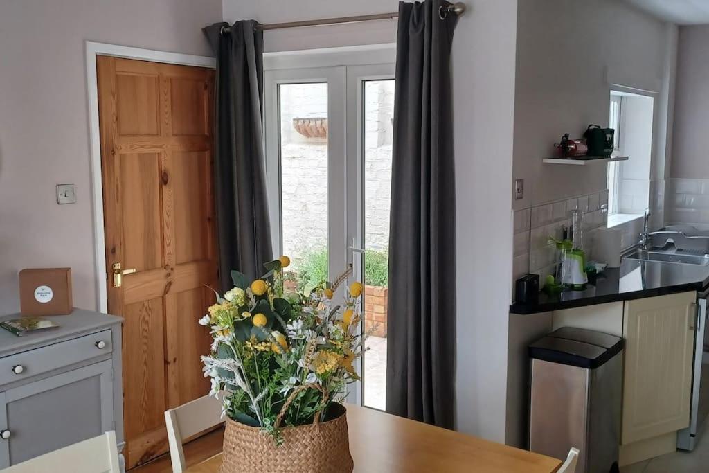 Holiday home Town Centre House Close To Train Station And School *