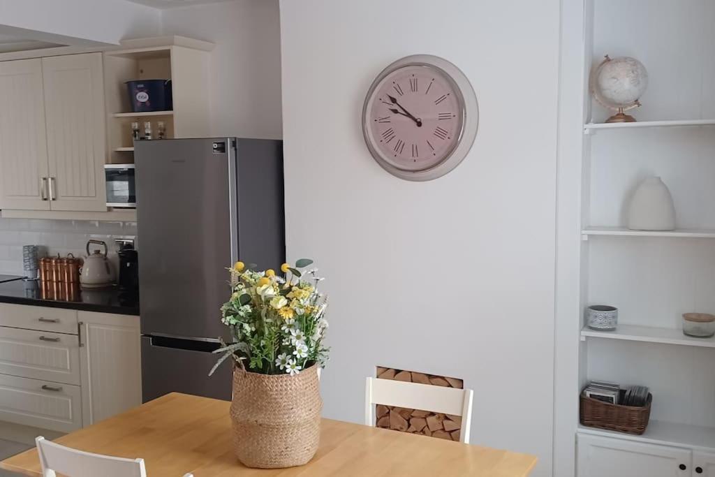 Town Centre House Close To Train Station And School Holiday home Rugby