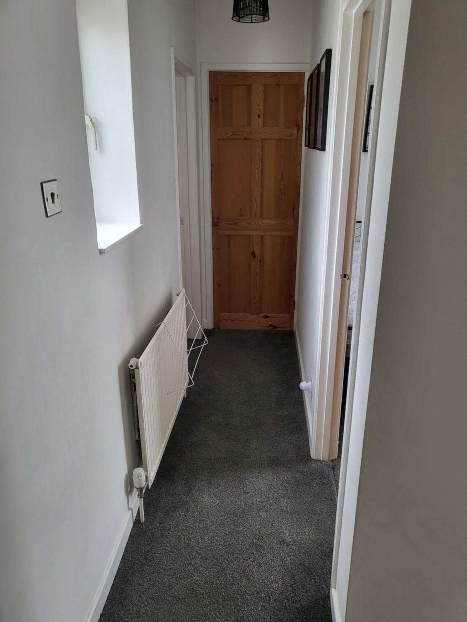 Town Centre House Close To Train Station And School