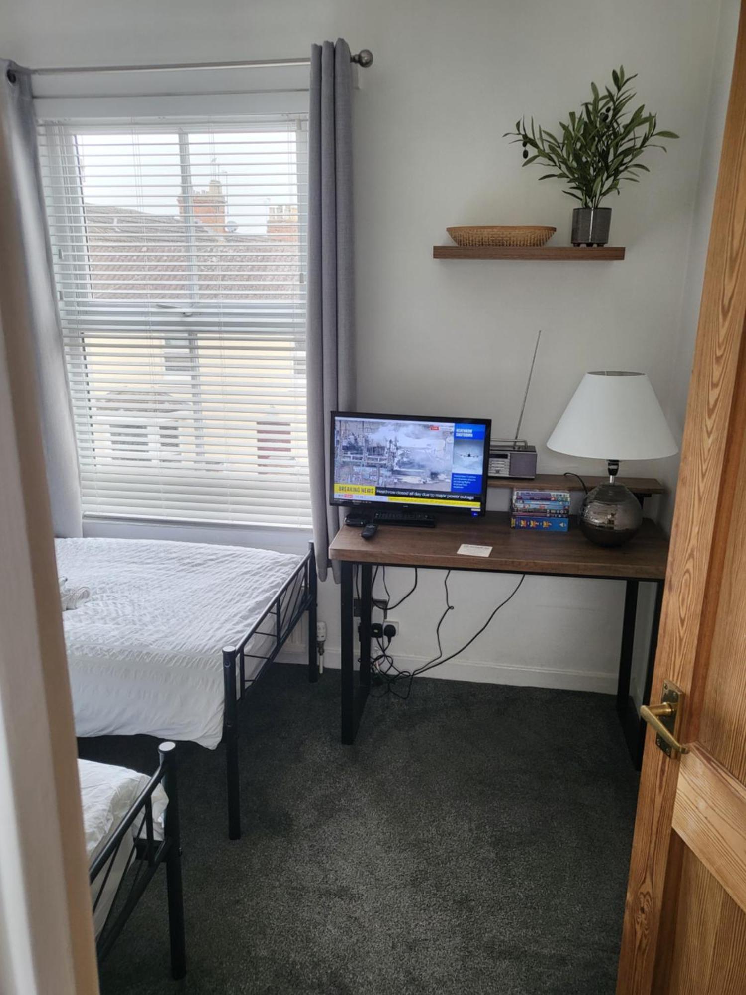 Holiday home Town Centre House Close To Train Station And School