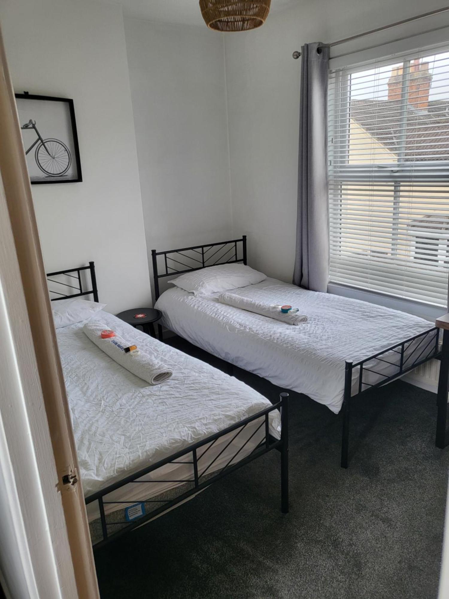 Town Centre House Close To Train Station And School Rugby
